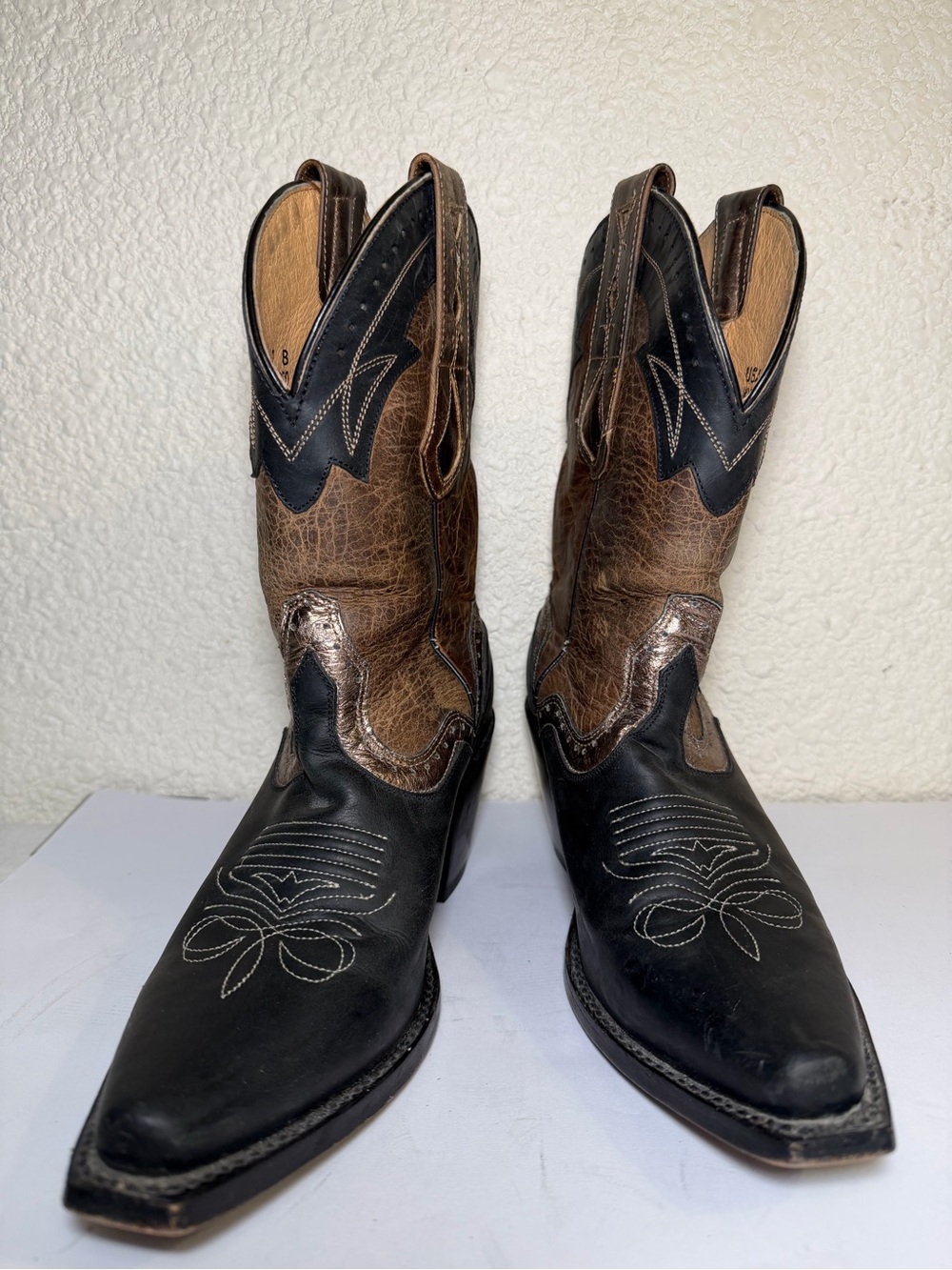 Women's Black and Brown Western Cowgirl Boots - Picture 9 of 11